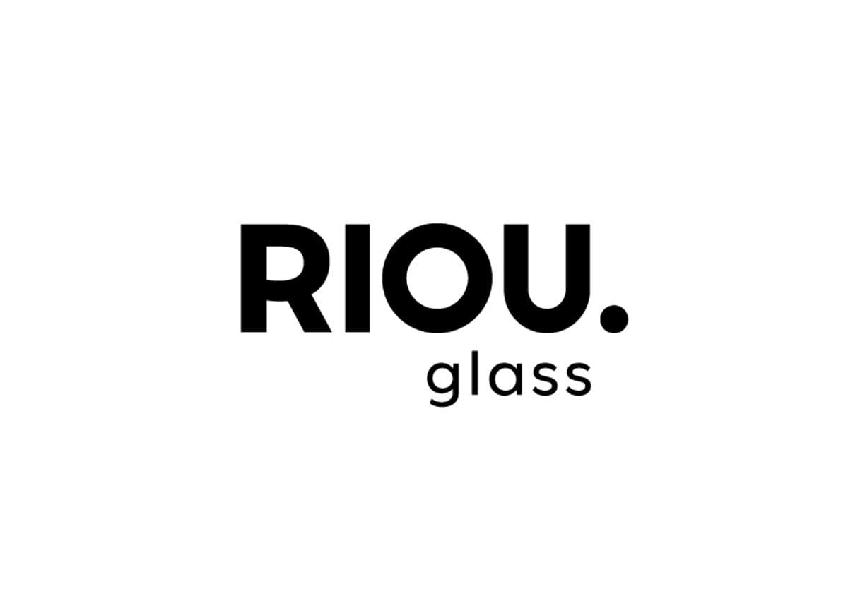 54297-riou-glass-un-nouveau-logo-pour-un-nouveau-chapitre-de-son-histoire